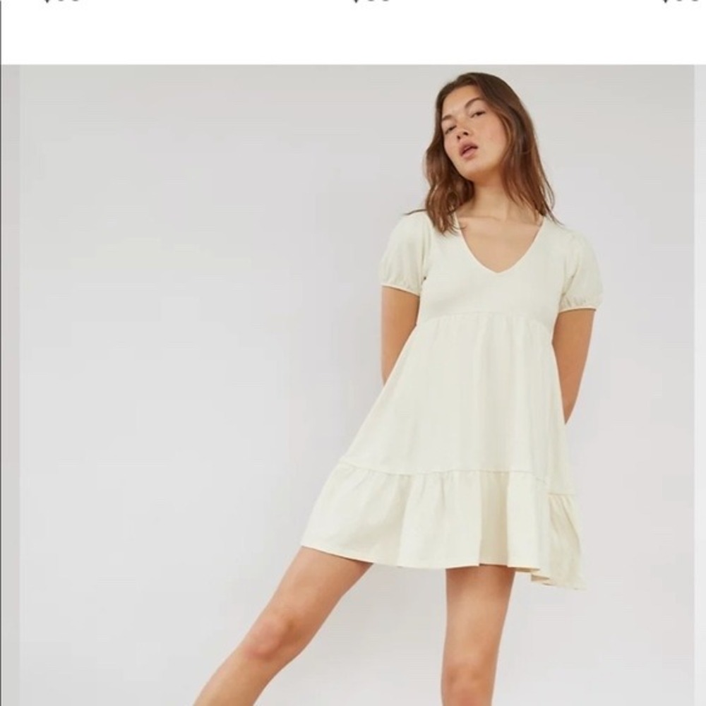 Sunday Best Aritzia Cruise Dress Size M Cream‎ White Babydoll Mini Tiered V-Neck